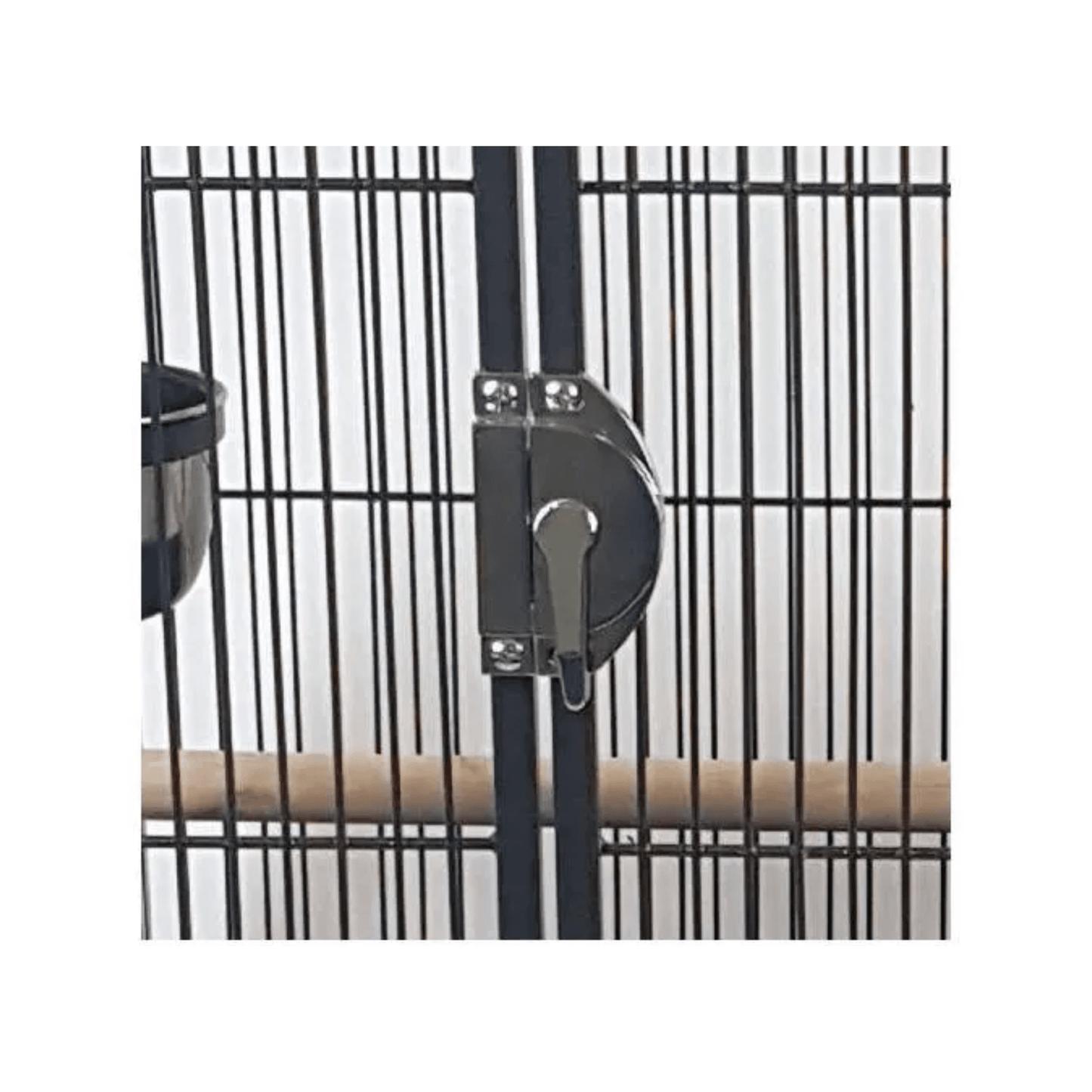 Strong parkietenkooi Bianca with secure metal latch, wooden perches, and stainless steel feeding bowls for birds.
